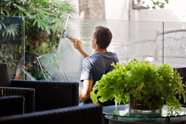 Professionelle Glasreinigung und Fensterputz in Paderborn